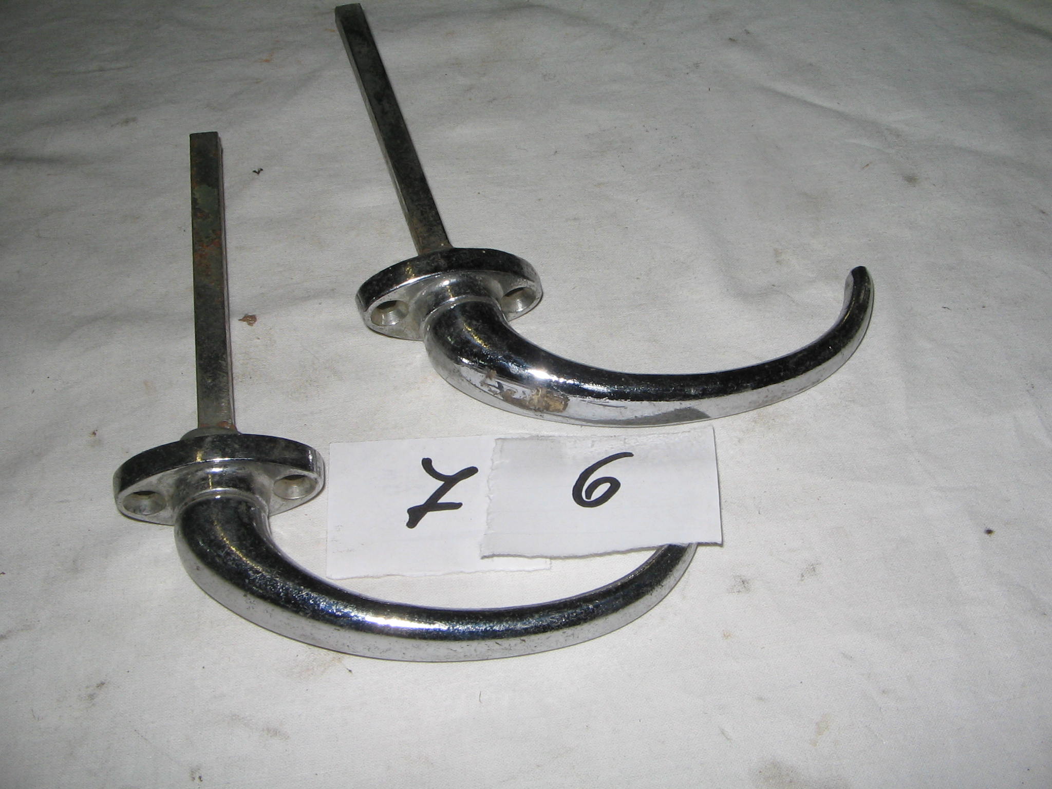 MANIGLIA N. 76 N.593